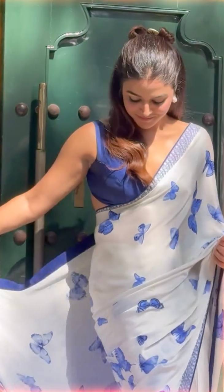 Women's Chic Snow White Georgette Saree with Vibrant Blue Butterfly Digital Print & Contrasting Border – Perfect for Cas